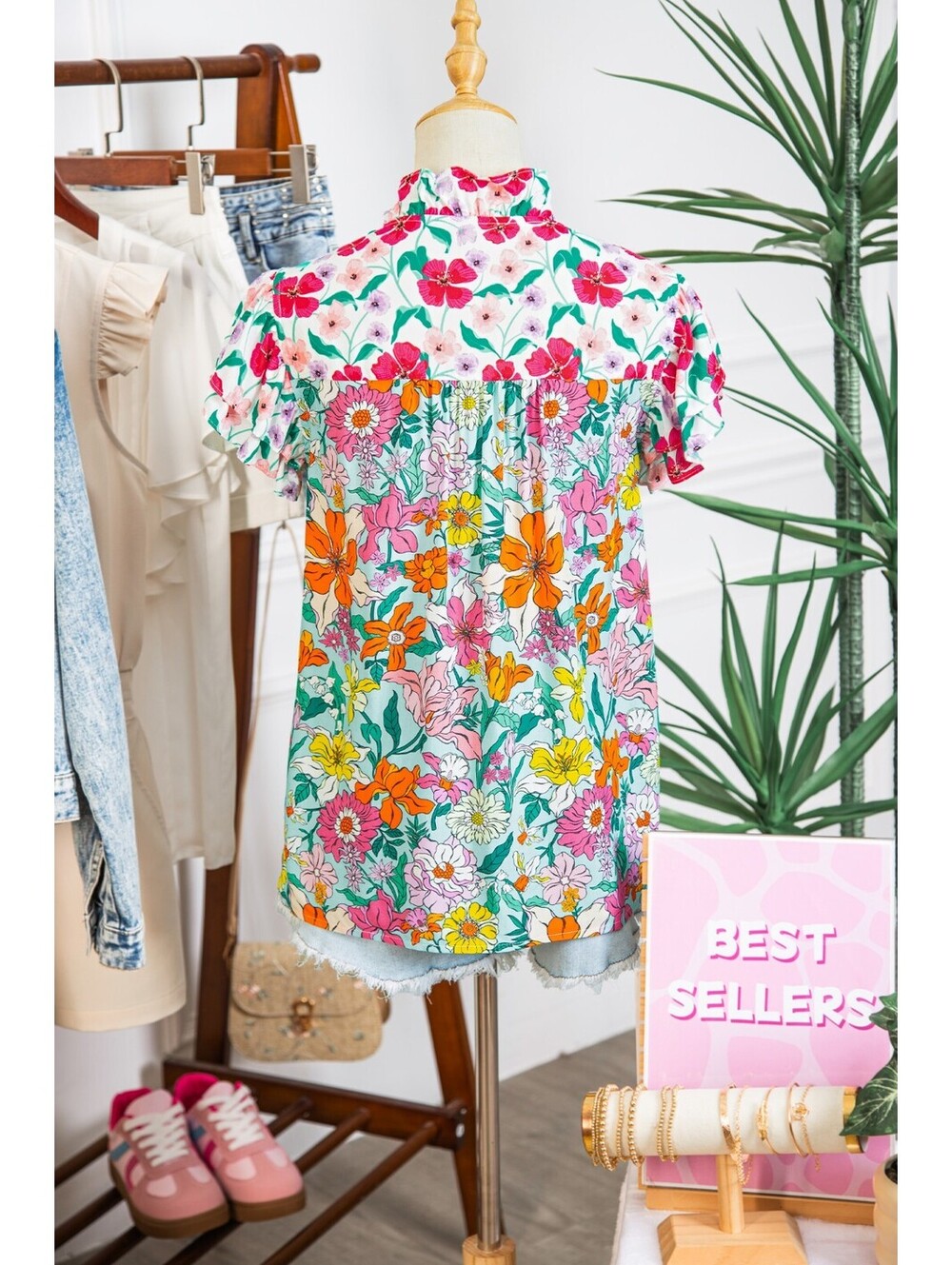 Floral Print Short Sleeve Button-Up Blouse with Ruffle Collar [COPY] - Picture 4 of 5